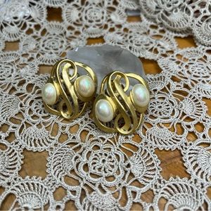 Vintage Gold Tone Iridescent Faux Pearl Statement Clip On Earrings